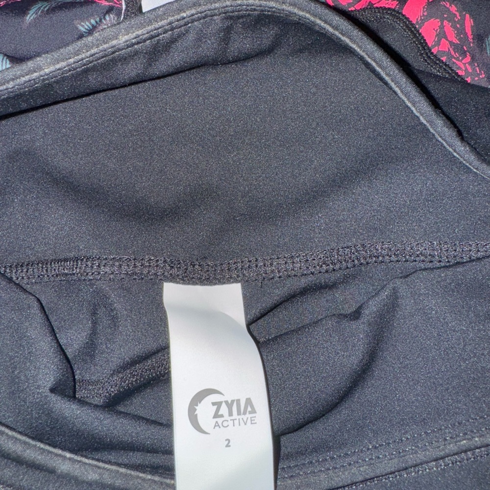 ZYIA Luxe Floral Leggings - Black and Pink 4 NWOT Never Worn - Picture 6 of 6